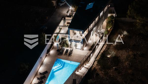 Brac, Supetar, luxe villa op een aantrekkelijke locatie