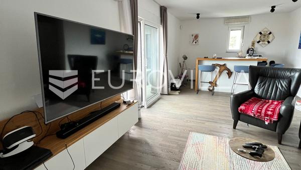 Zadar, Preko, gyönyörű penthouse lakás, új építésű, tengerre néző kilátással, 150 m²