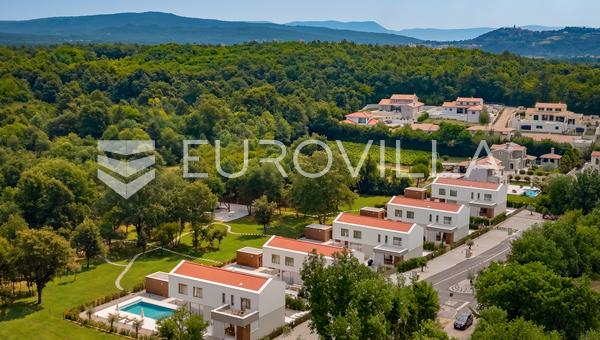 Istrien, Labin - toppmodern villa D, uppvärmd pool 48 m2, 2365 m2 anlagd trädgård
