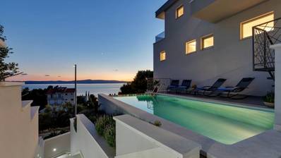Podgora, luxusní nově postavená vila s bazénem
