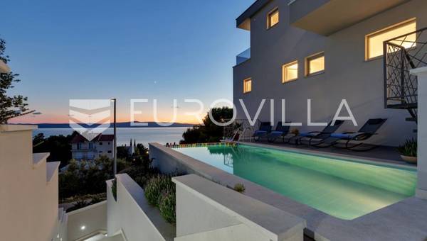 Podgora, luksuzna novoizgrađena vila s bazenom