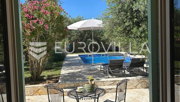 Zadar, Privlaka, imponerende dalmatisk stenhus med pool og have