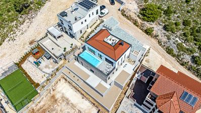 Šibenik, Žaborić, moderna villa s bazenom