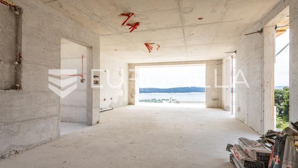 Trogir, dvosoban stan površine 63.99 m²