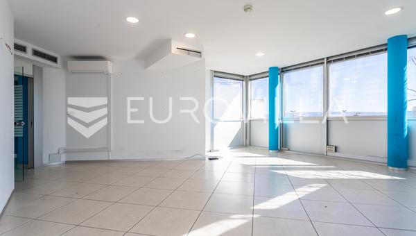 Split, Firule, zakup poslovnog prostora na atraktivnoj lokaciji 290 m2