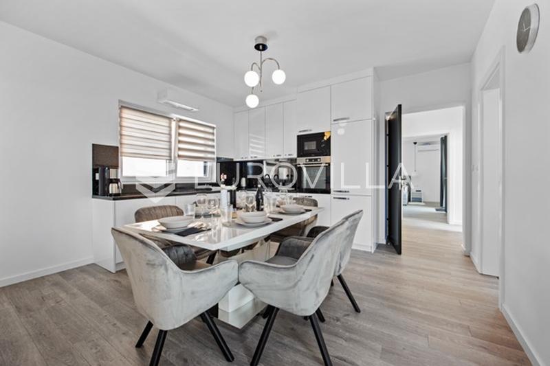 Medulin, villa de luxe avec trois appartements, vue mer et piscine, près de la plage - 12