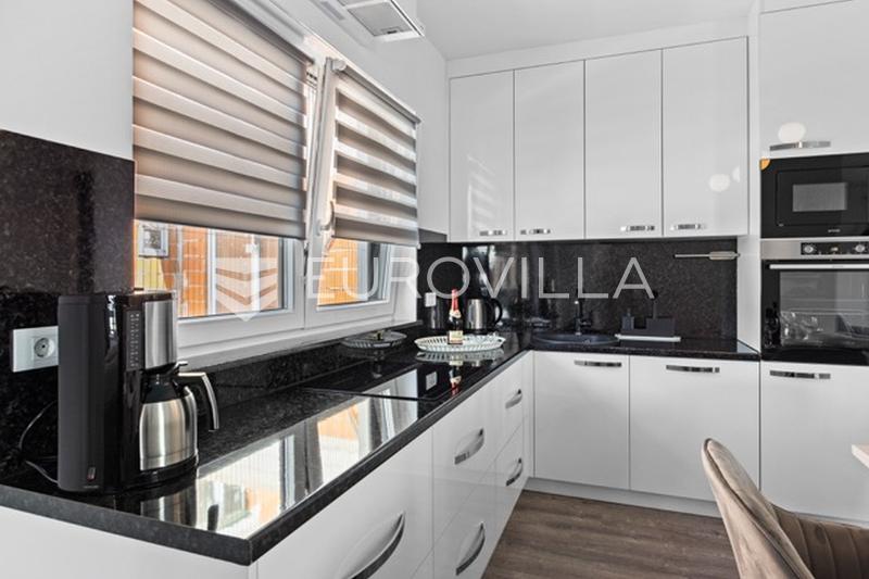 Medulin, villa de luxe avec trois appartements, vue mer et piscine, près de la plage - 14