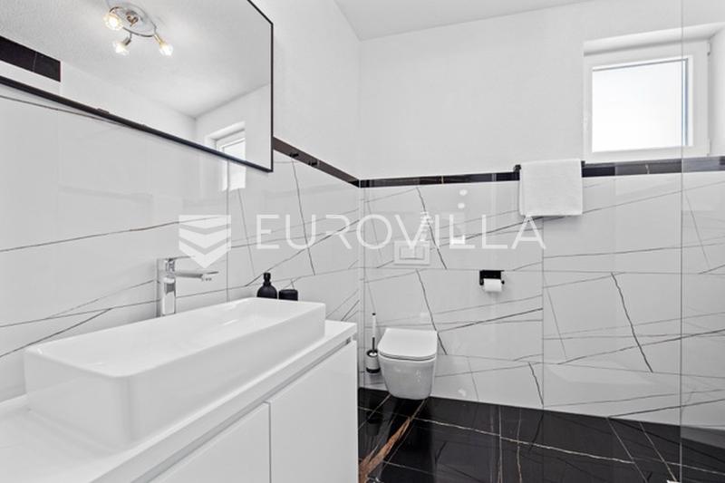 Medulin, villa de luxe avec trois appartements, vue mer et piscine, près de la plage - 20