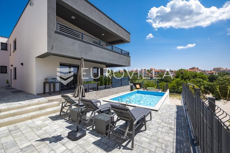 Medulin, villa de luxe avec trois appartements, vue mer et piscine, près de la plage - 52