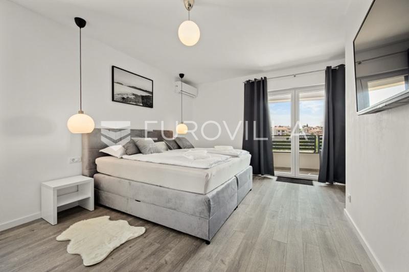 Medulin, villa de luxe avec trois appartements, vue mer et piscine, près de la plage - 31