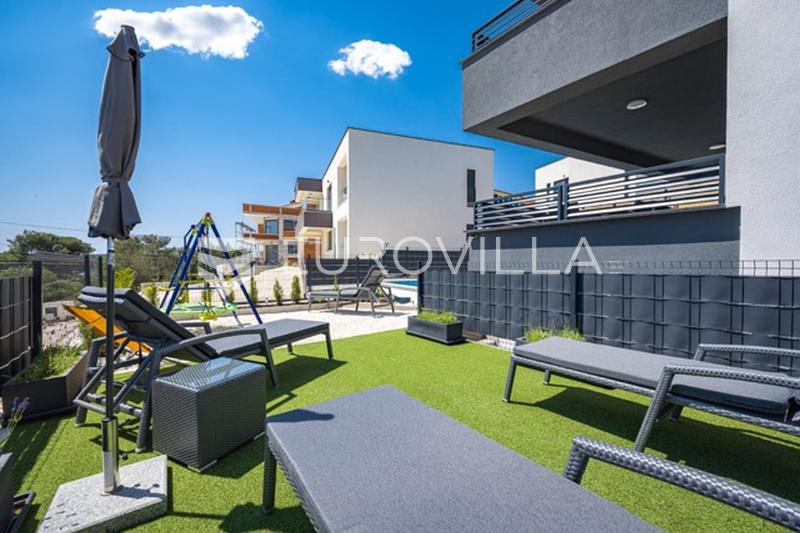 Medulin, villa de luxe avec trois appartements, vue mer et piscine, près de la plage - 53