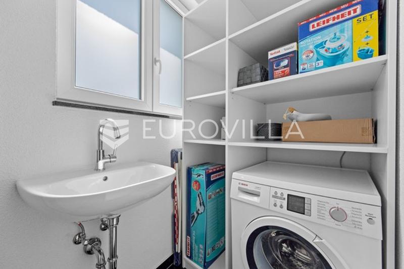 Medulin, villa de luxe avec trois appartements, vue mer et piscine, près de la plage - 28