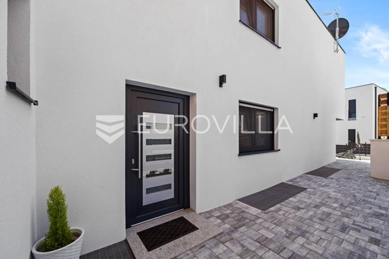Medulin, villa de luxe avec trois appartements, vue mer et piscine, près de la plage - 30