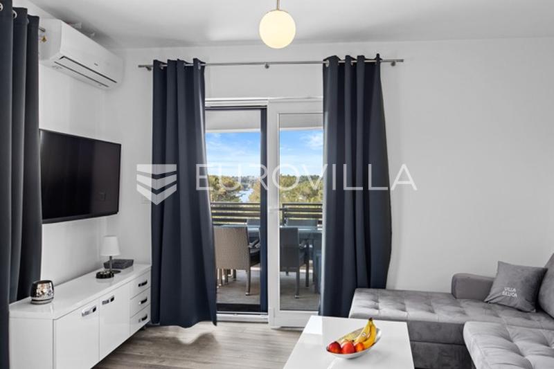 Medulin, villa de luxe avec trois appartements, vue mer et piscine, près de la plage - 15