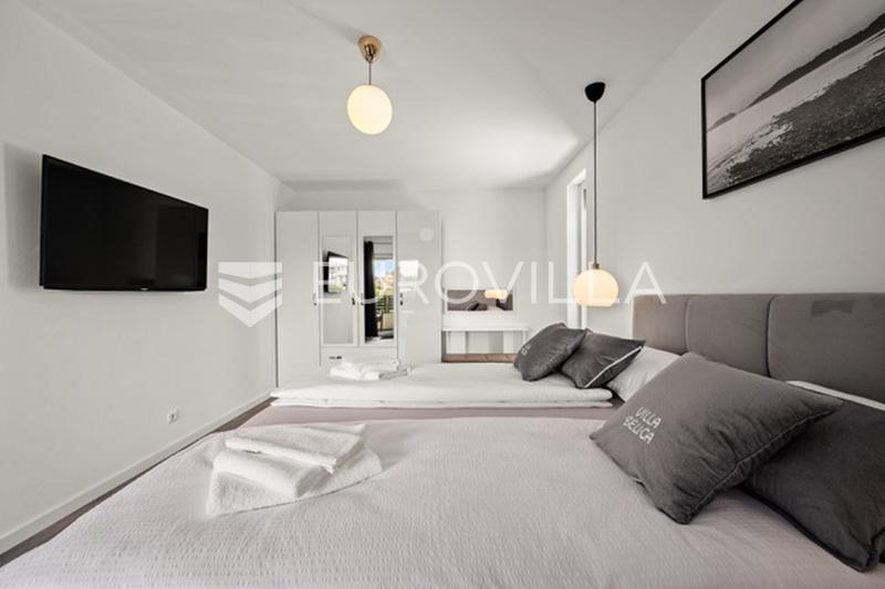 Medulin, villa de luxe avec trois appartements, vue mer et piscine, près de la plage - 34