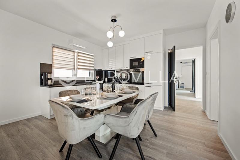 Medulin, villa de luxe avec trois appartements, vue mer et piscine, près de la plage - 41