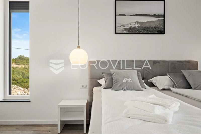 Medulin, villa de luxe avec trois appartements, vue mer et piscine, près de la plage - 32