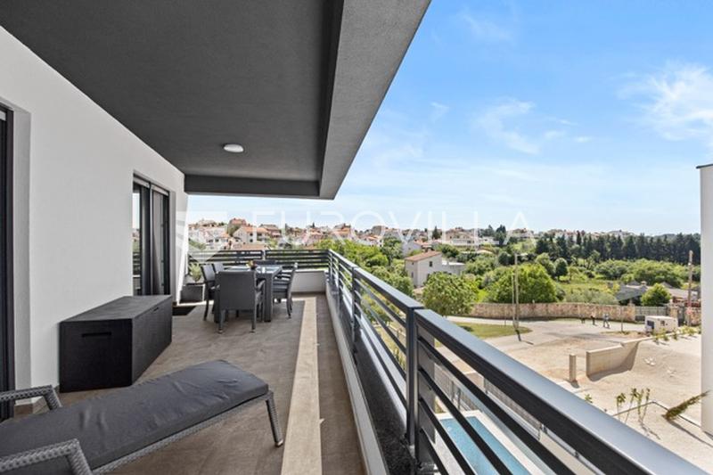 Medulin, villa de luxe avec trois appartements, vue mer et piscine, près de la plage - 25