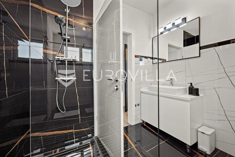 Medulin, villa de luxe avec trois appartements, vue mer et piscine, près de la plage - 50