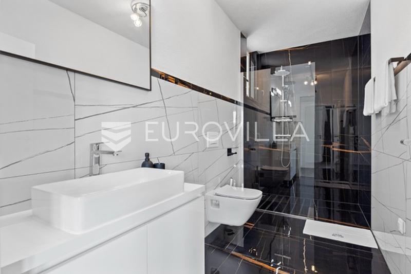 Medulin, villa de luxe avec trois appartements, vue mer et piscine, près de la plage - 8