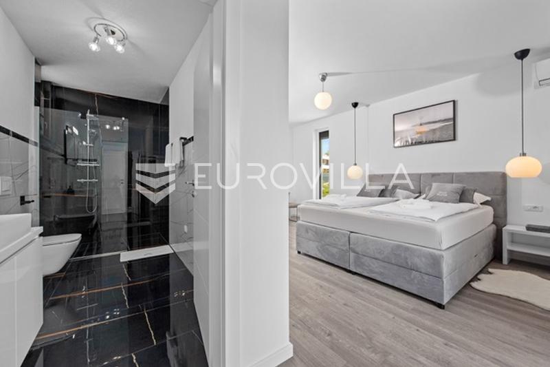 Medulin, villa de luxe avec trois appartements, vue mer et piscine, près de la plage - 7