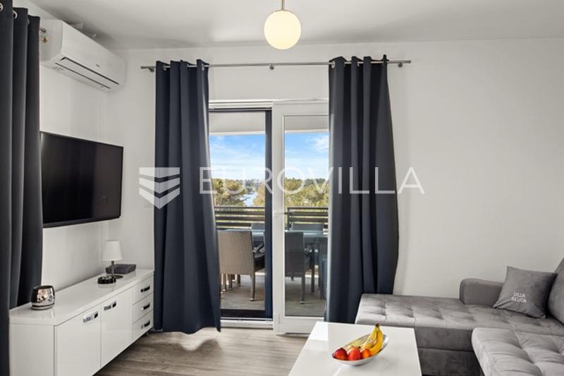 Medulin, villa de luxe avec trois appartements, vue mer et piscine, près de la plage - 44