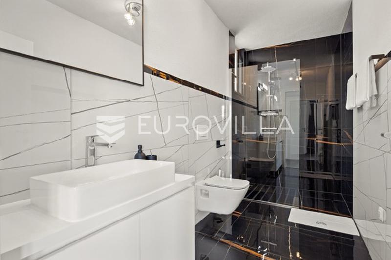 Medulin, villa de luxe avec trois appartements, vue mer et piscine, près de la plage - 36