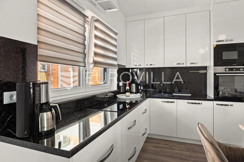 Medulin, villa de luxe avec trois appartements, vue mer et piscine, près de la plage - 43