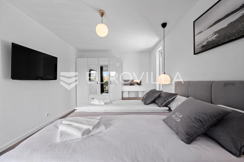 Medulin, villa de luxe avec trois appartements, vue mer et piscine, près de la plage - 6