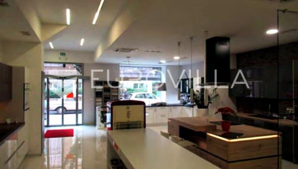 Pula, centrum, obchodní/komerční prostor v přízemí na atraktivním místě 177,10 m², VÝBORNÁ INVESTICE