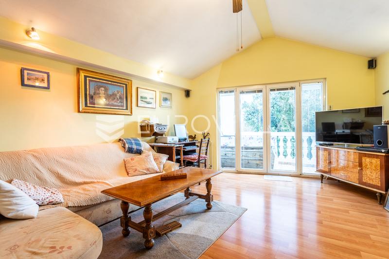 Vodice, two-bedroom apartment in the center of the town, 87.67 m²