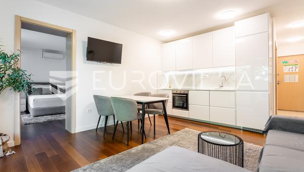 Split, rue Gunduliceva, appartement de deux chambres récemment rénové dans le centre-ville