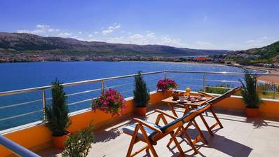 Pag, modern mini hotel nyolc szobával, apartmannal, étteremmel és edzőteremmel