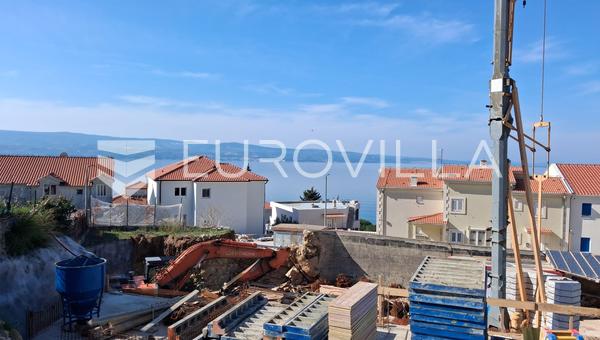 Omiška rivijera, dvosoban stan s pogledom na more, 2. kat moderne novogradnje, 63.15 m²