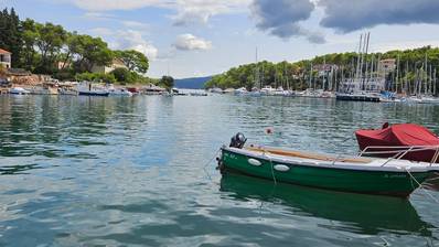 Hvar, Vrboska, byggnadstomt med projekt