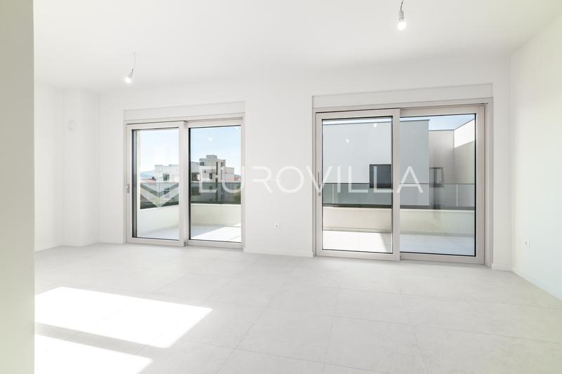 Zara, Sukosan, moderno appartamento con due camere da letto e giardino in una posizione eccellente - 12