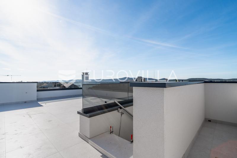 Zara, Sukosan, moderno appartamento con due camere da letto e giardino in una posizione eccellente - 13