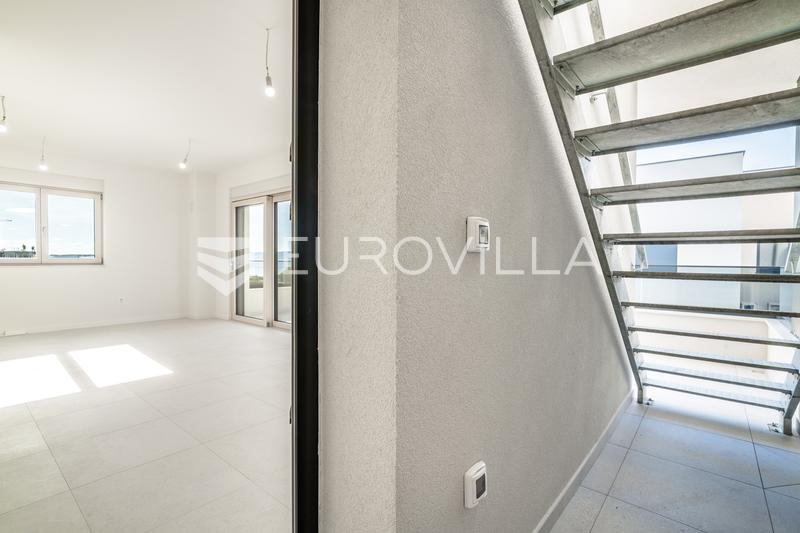 Zara, Sukosan, moderno appartamento con due camere da letto e giardino in una posizione eccellente - 11