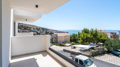 Ciovo, Okrug Gornji - appartement de deux pièces avec deux balcons et un garage
