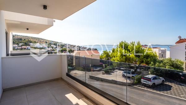 Ciovo, Okrug Gornji - Apartamento de dos habitaciones con dos balcones y garaje