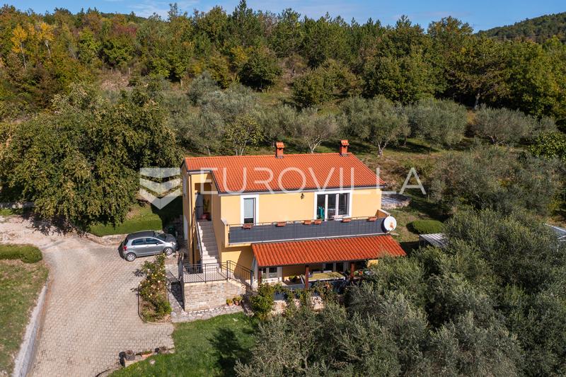 Istria, zona de Buje - casa con encanto en un entorno tranquilo y con gran potencial - 30