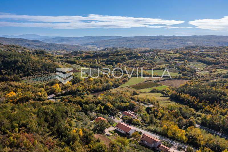 Istria, zona de Buje - casa con encanto en un entorno tranquilo y con gran potencial - 23