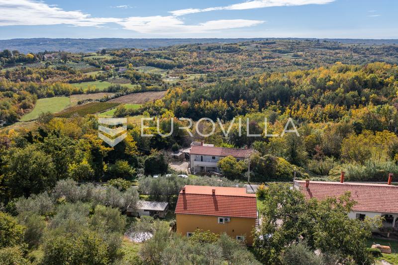 Istria, zona de Buje - casa con encanto en un entorno tranquilo y con gran potencial - 34