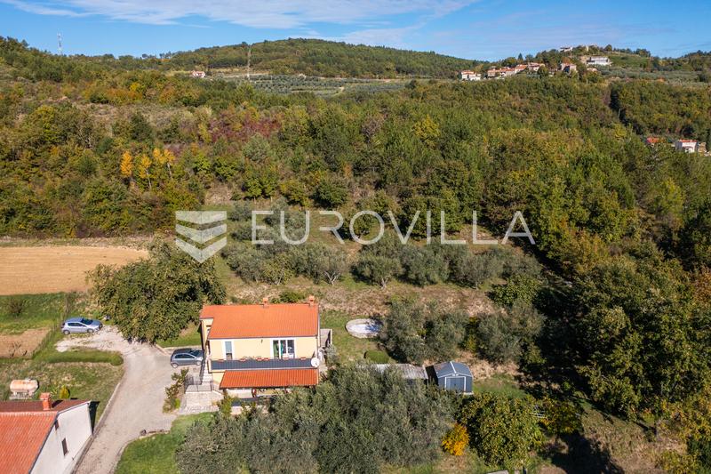 Istria, zona de Buje - casa con encanto en un entorno tranquilo y con gran potencial - 20
