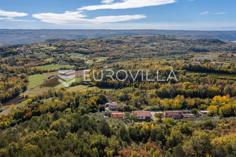Istria, zona de Buje - casa con encanto en un entorno tranquilo y con gran potencial - 24