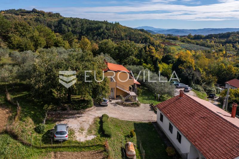Istria, zona de Buje - casa con encanto en un entorno tranquilo y con gran potencial - 31