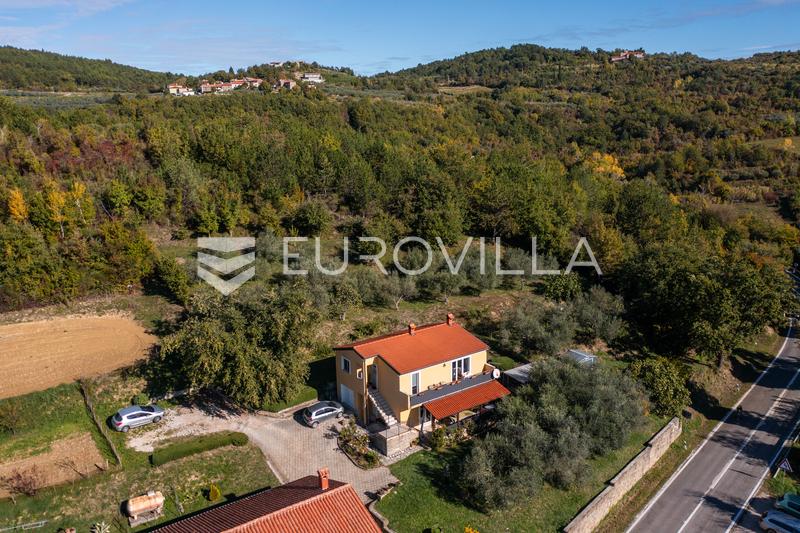 Istria, zona de Buje - casa con encanto en un entorno tranquilo y con gran potencial - 21