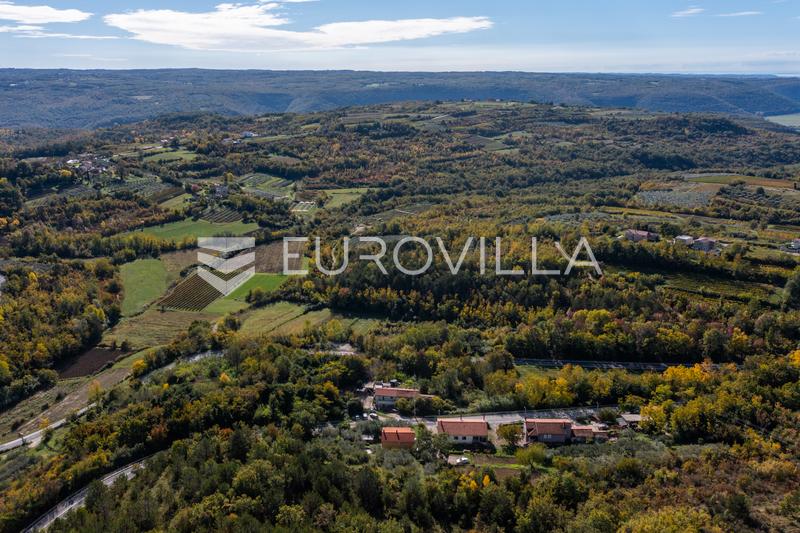 Istria, zona de Buje - casa con encanto en un entorno tranquilo y con gran potencial - 25