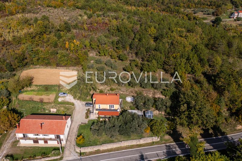Istria, zona de Buje - casa con encanto en un entorno tranquilo y con gran potencial - 29