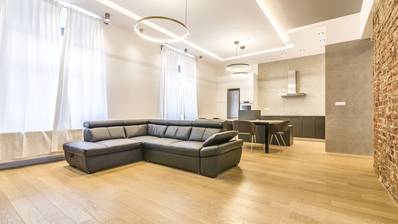 Strogi centar, Varšavska, luksuzan trosoban stan 110 m²